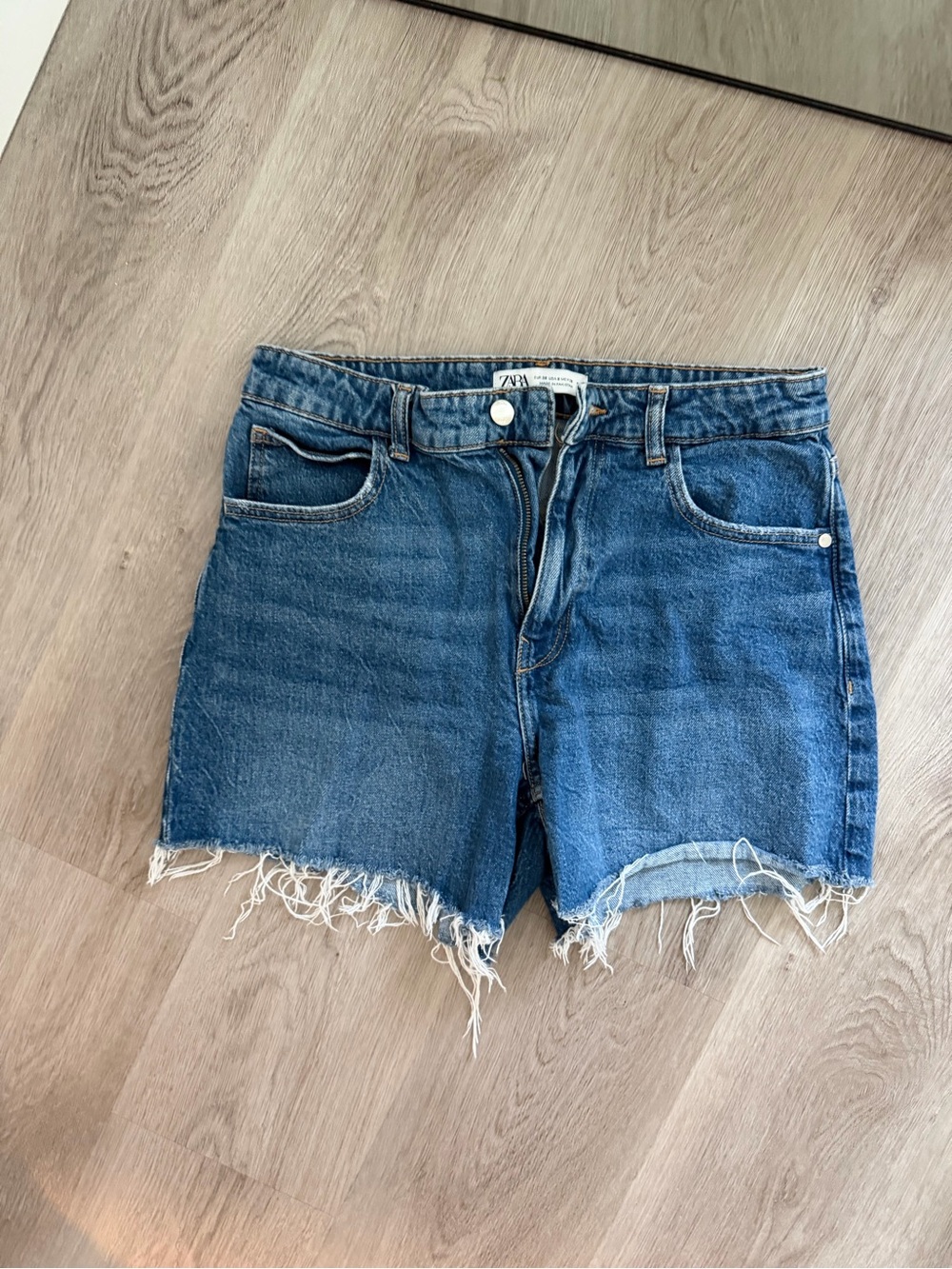Zara mid-length cutoffs